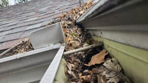 Old,Dirty,Gutters,Need,Cleaned